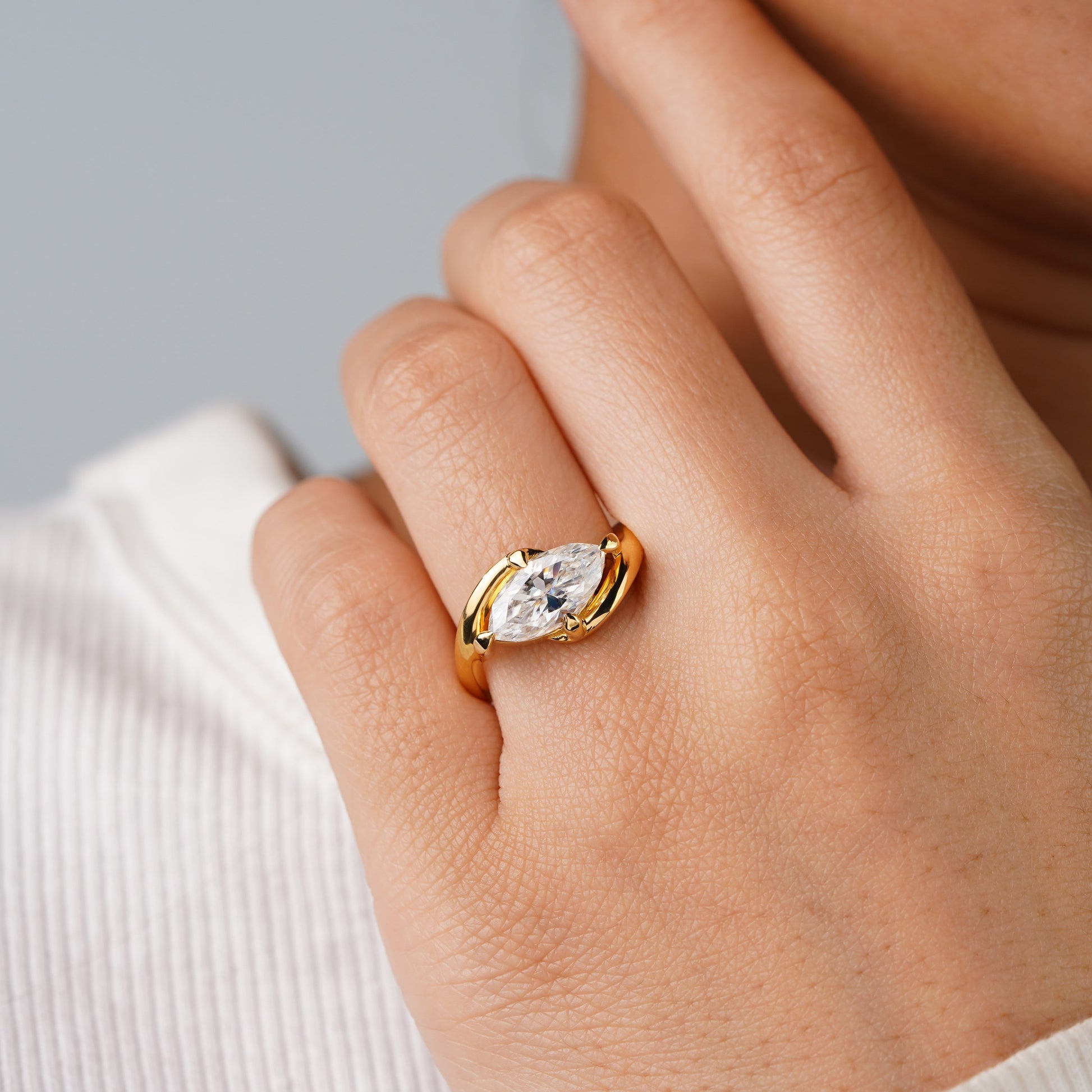 Oval Solitaire Engagement Ring – 2 CT Lab Grown Diamond