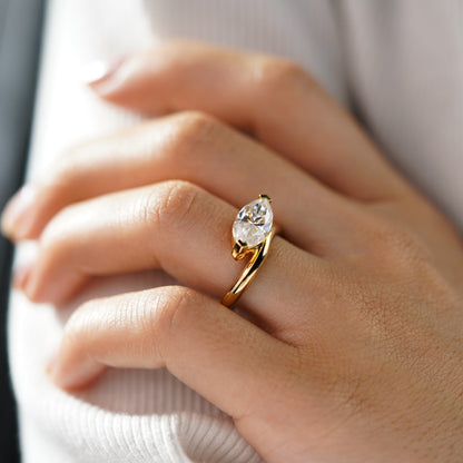 Oval Solitaire Engagement Ring – 2 CT Lab Grown Diamond