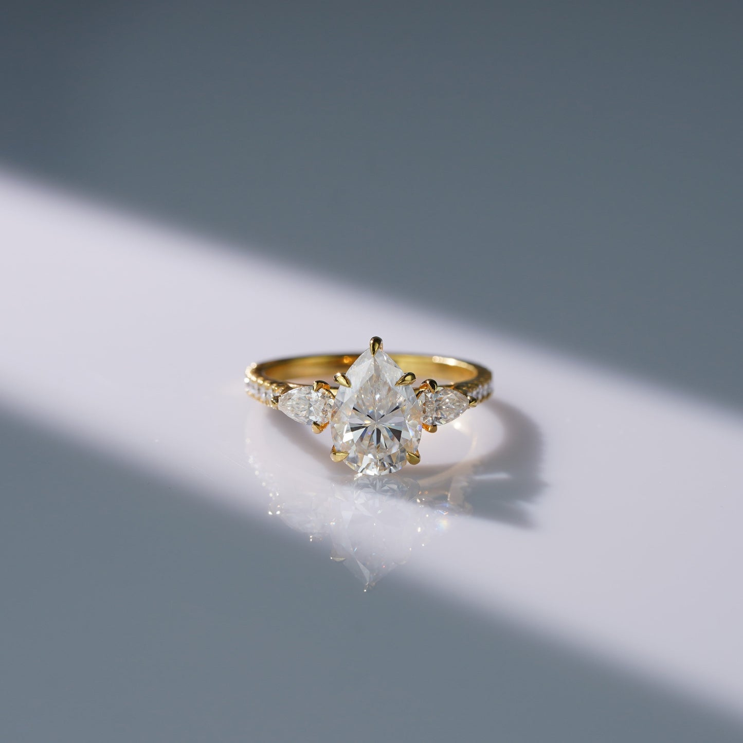 Oval Solitaire Engagement Ring – 2 CT Lab Grown Diamond