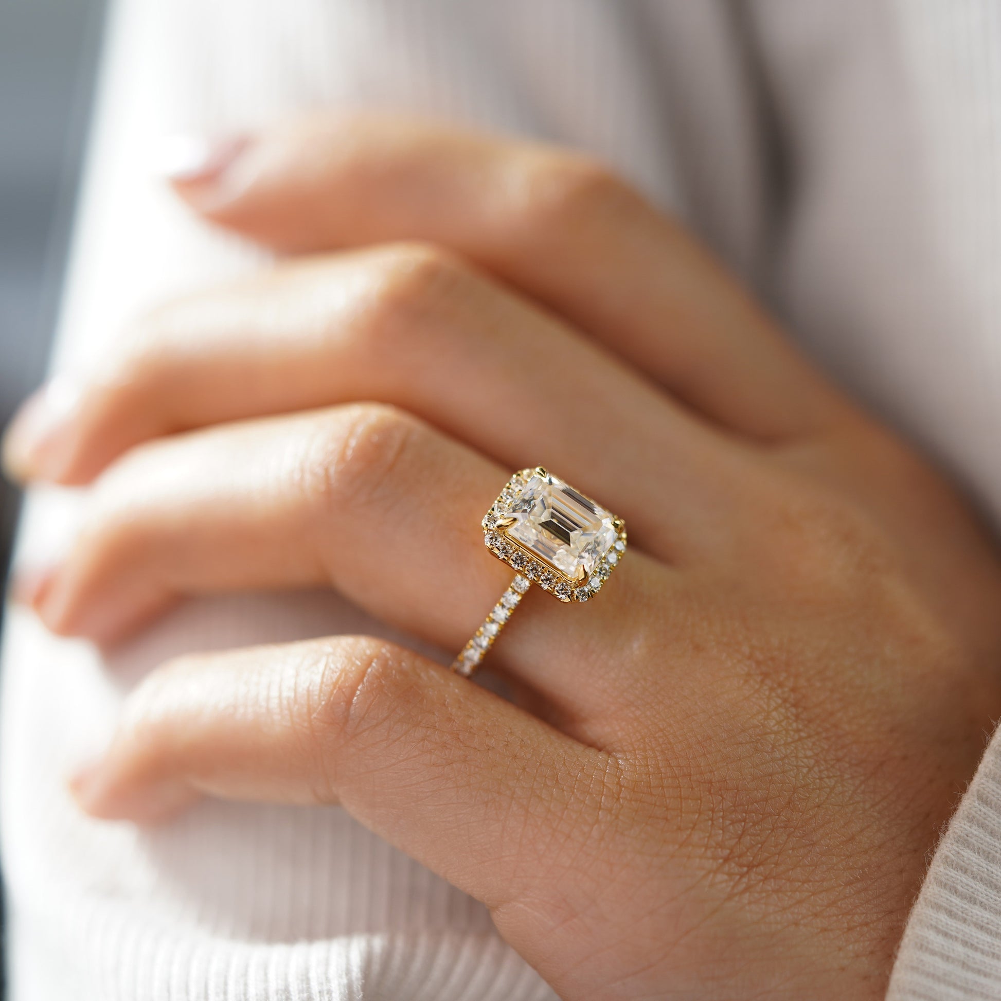 Oval Solitaire Engagement Ring – 2 CT Lab Grown Diamond
