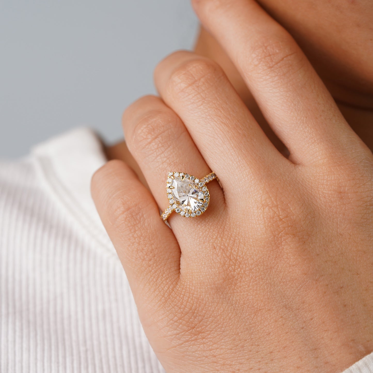 Oval Solitaire Engagement Ring – 2 CT Lab Grown Diamond
