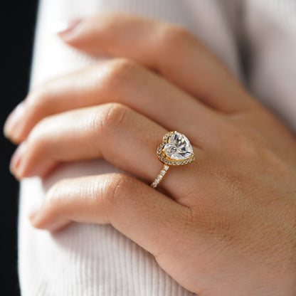 Oval Solitaire Engagement Ring – 2 CT Lab Grown Diamond