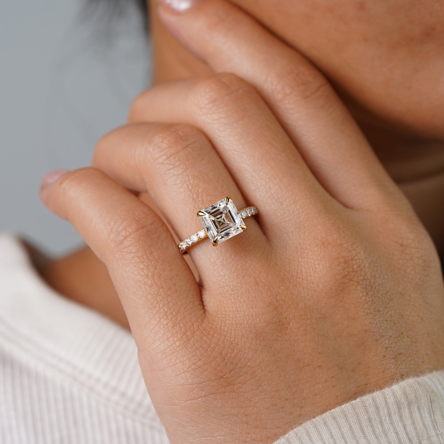 Oval Solitaire Engagement Ring – 2 CT Lab Grown Diamond