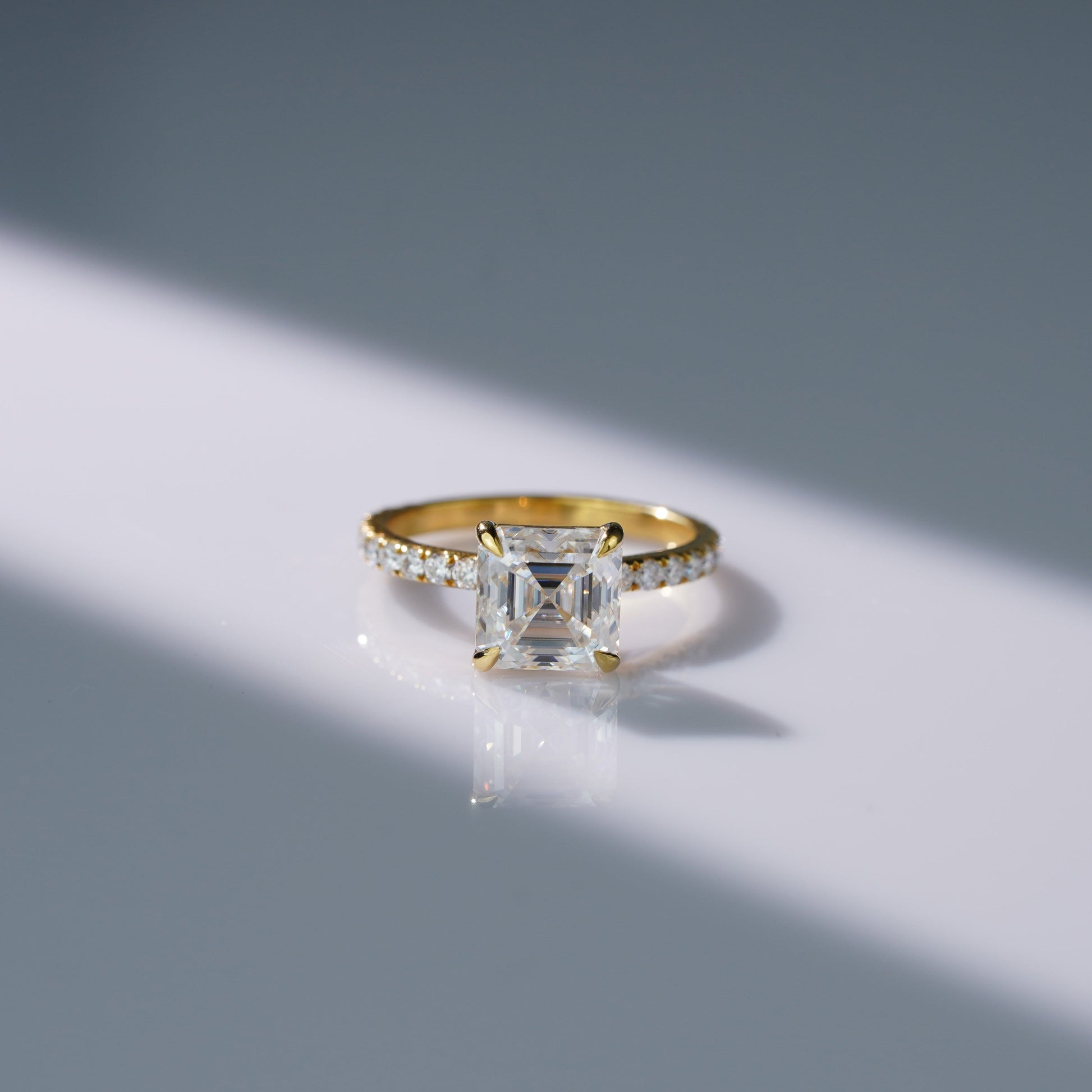 Oval Solitaire Engagement Ring – 2 CT Lab Grown Diamond