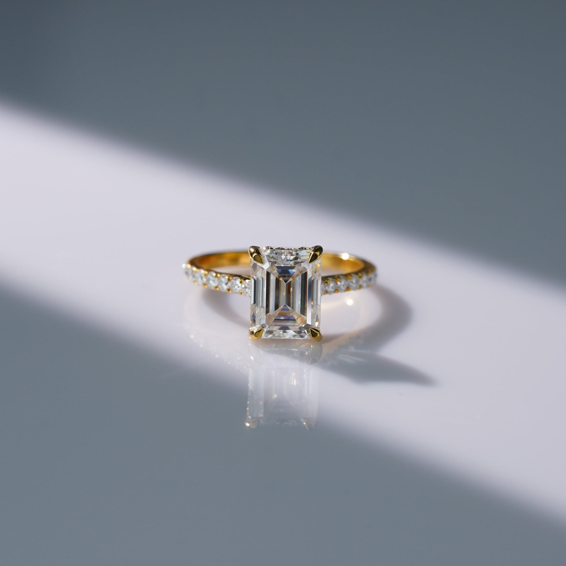 Oval Solitaire Engagement Ring – 2 CT Lab Grown Diamond