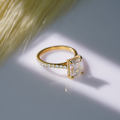 Oval Solitaire Engagement Ring – 2 CT Lab Grown Diamond