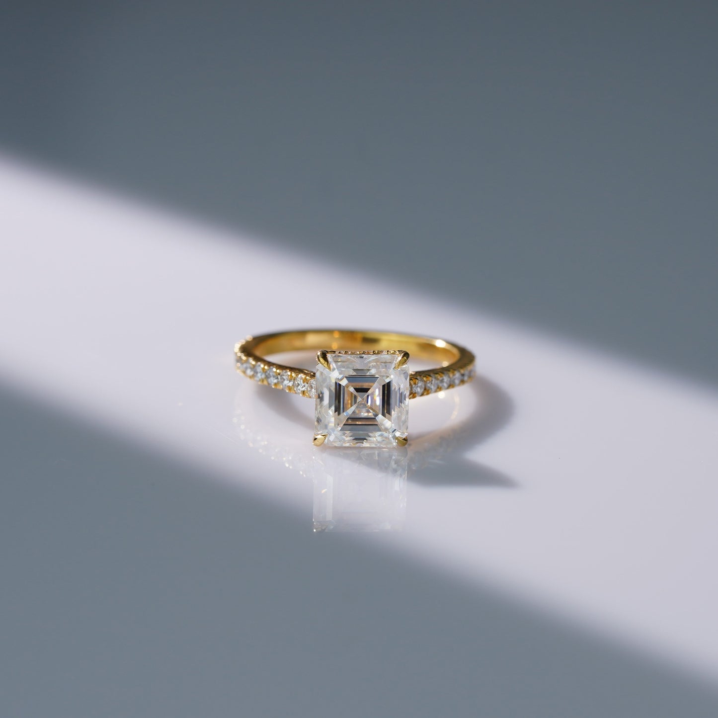 Oval Solitaire Engagement Ring – 2 CT Lab Grown Diamond