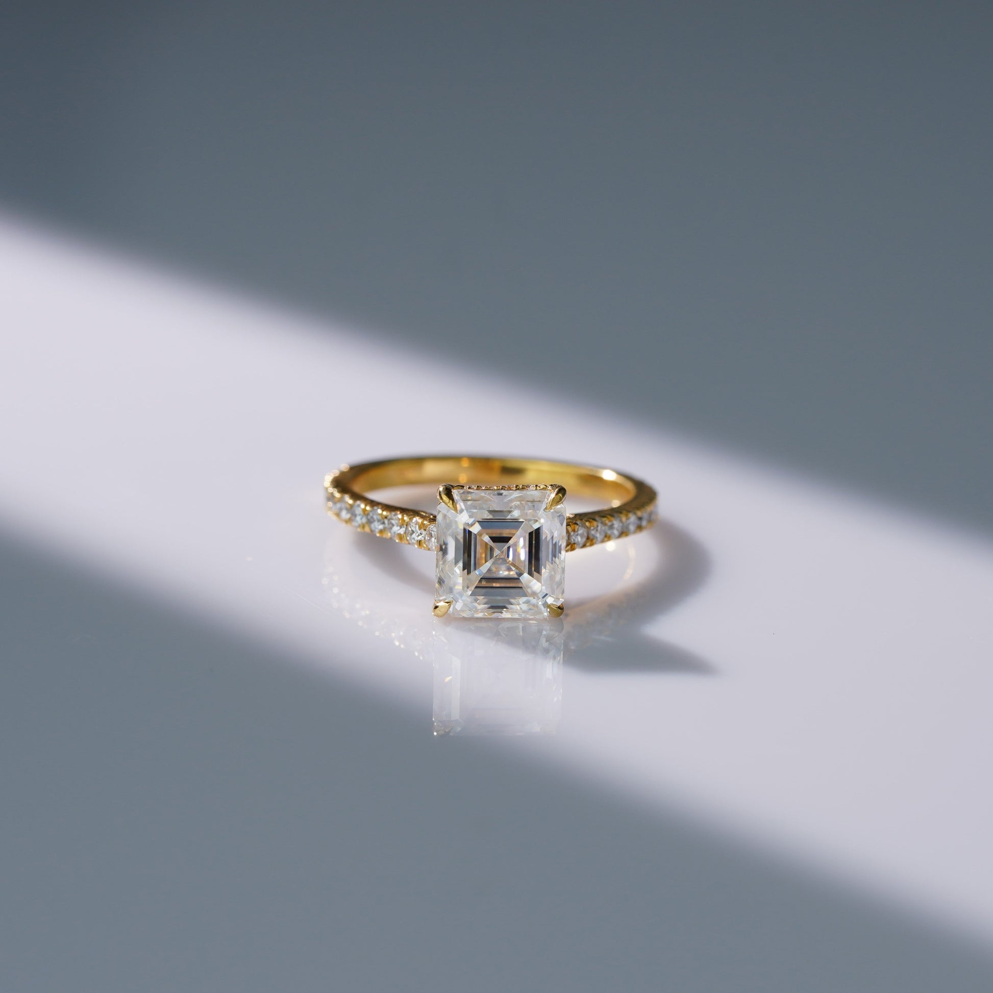 Oval Solitaire Engagement Ring – 2 CT Lab Grown Diamond