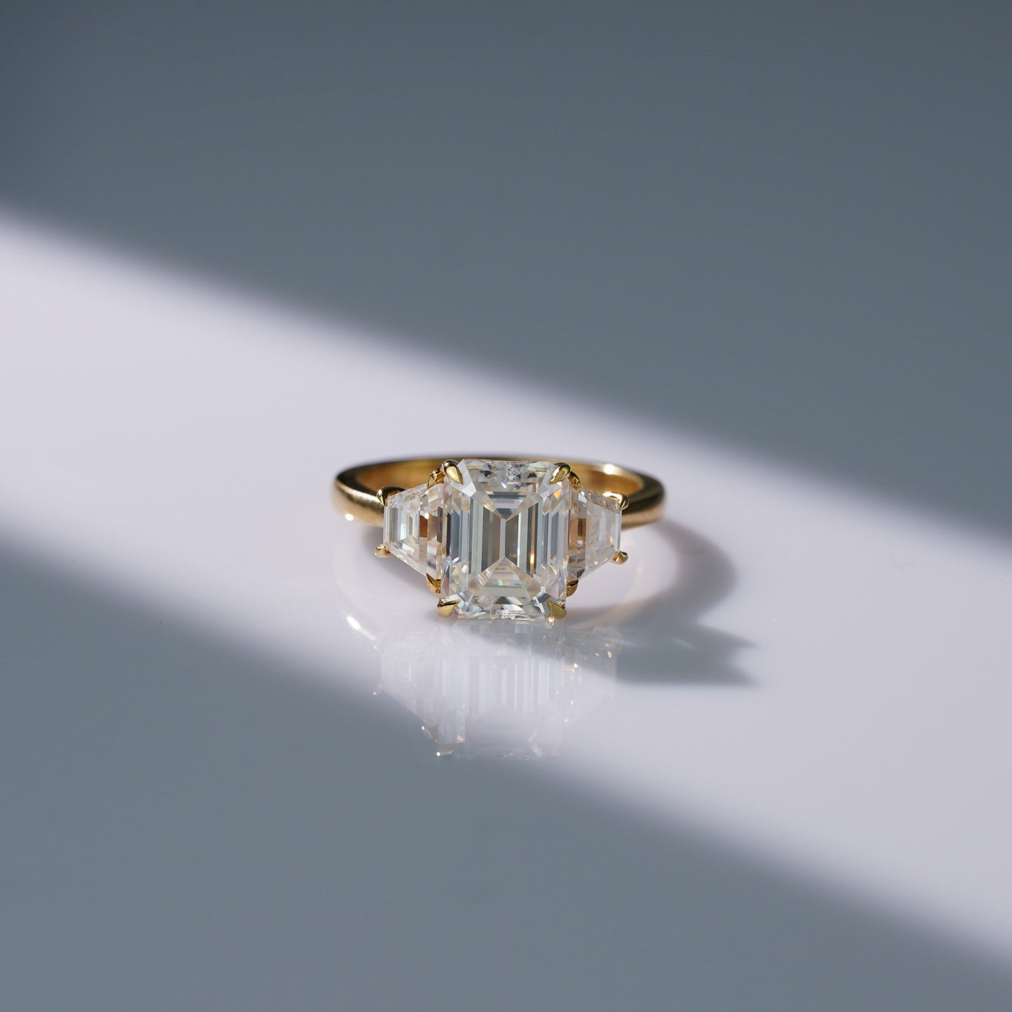 Oval Solitaire Engagement Ring – 2 CT Lab Grown Diamond