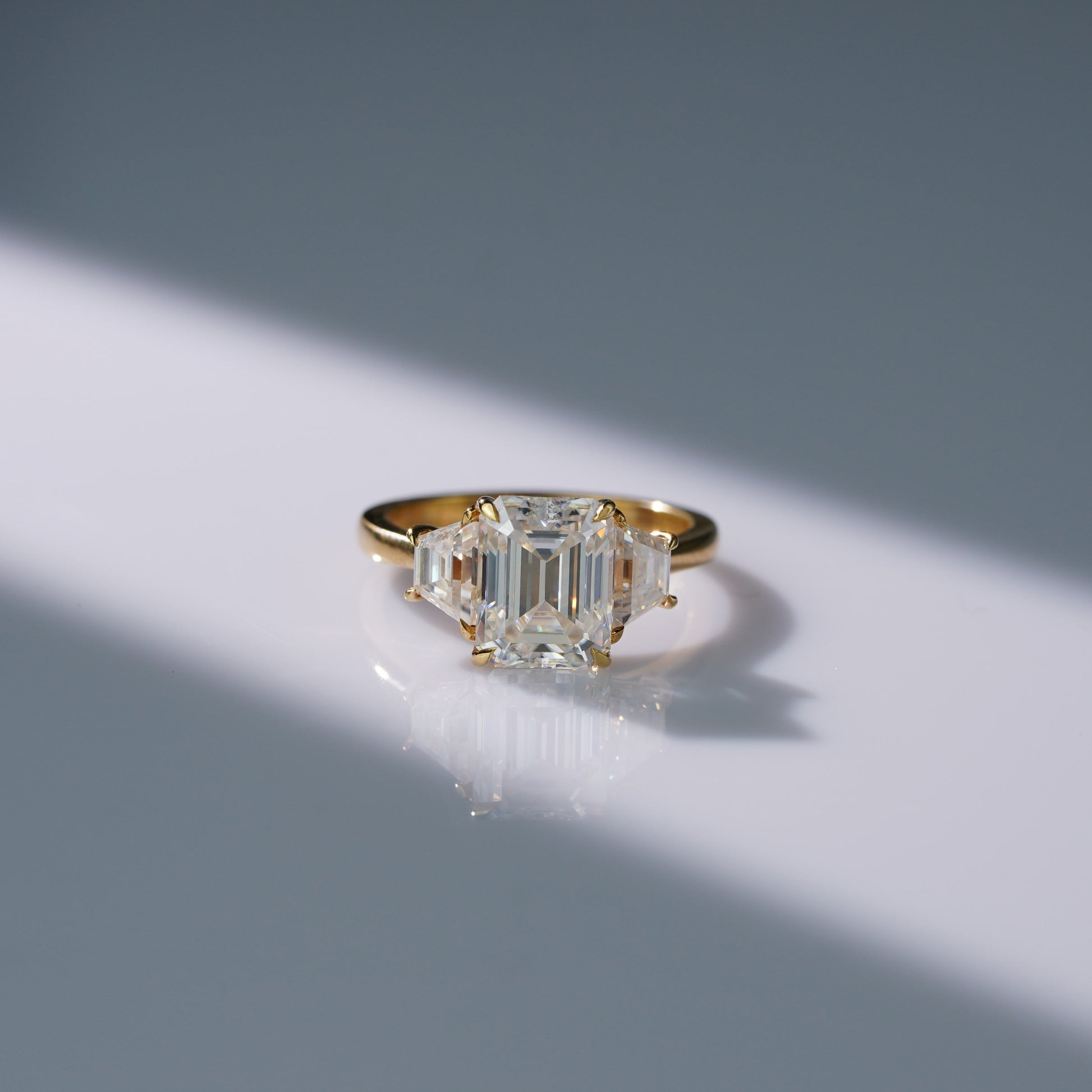 Oval Solitaire Engagement Ring – 2 CT Lab Grown Diamond