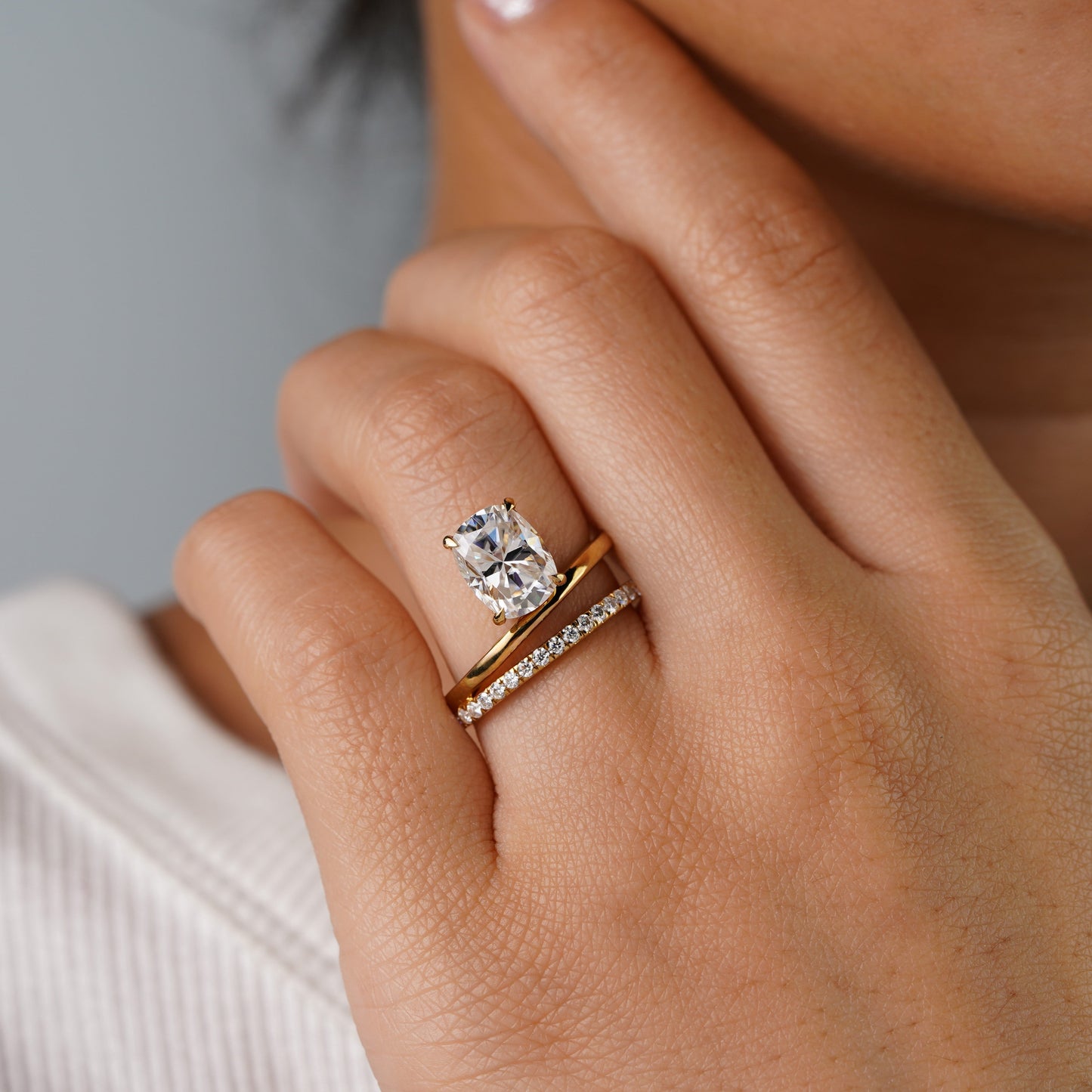 Oval Solitaire Engagement Ring – 2 CT Lab Grown Diamond