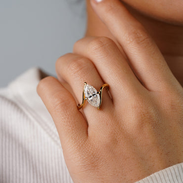 Oval Solitaire Engagement Ring – 2 CT Lab Grown Diamond