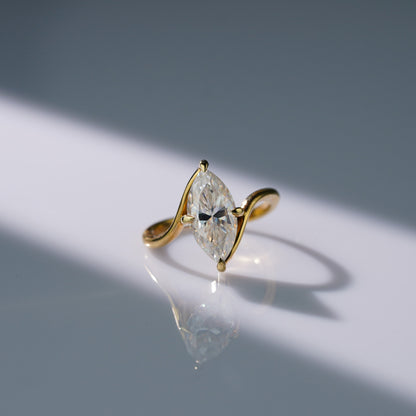 Oval Solitaire Engagement Ring – 2 CT Lab Grown Diamond