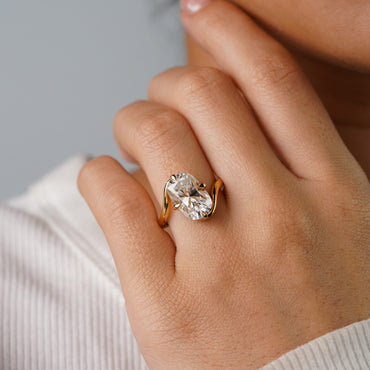 Oval Solitaire Engagement Ring – 2 CT Lab Grown Diamond