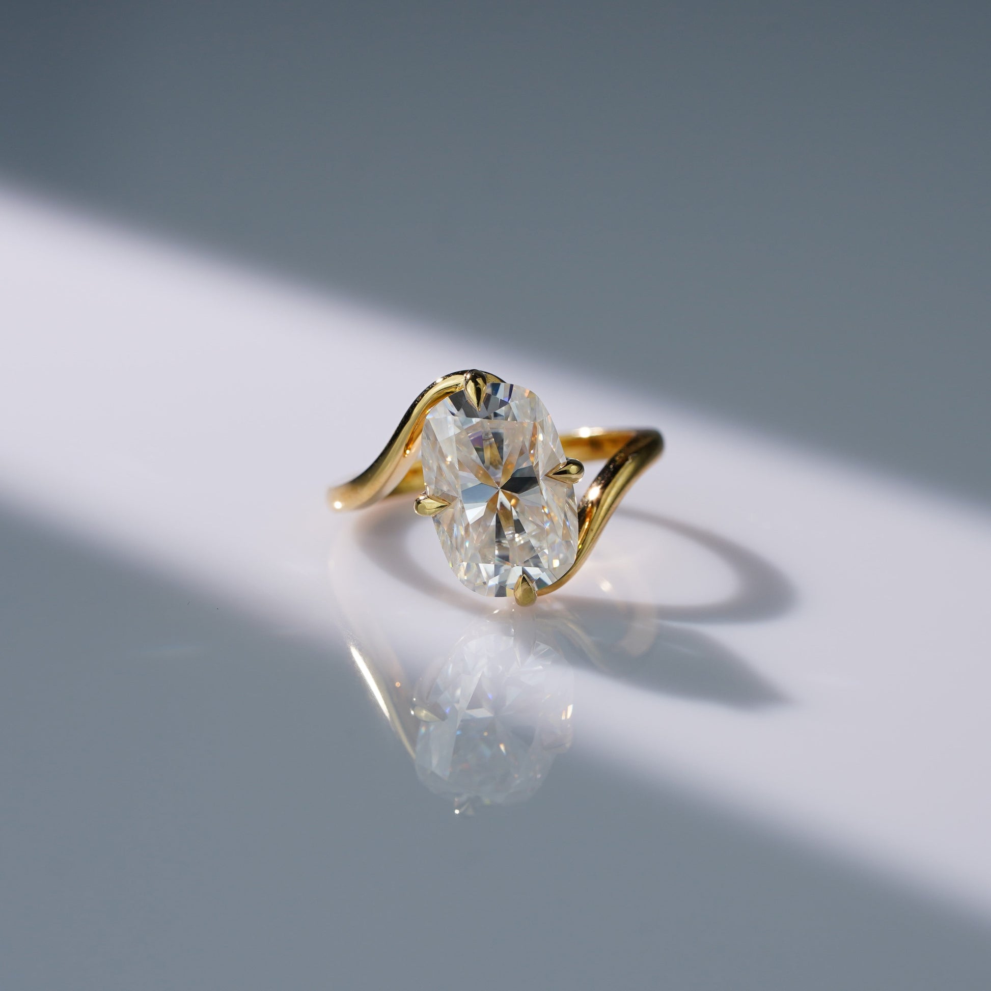 Oval Solitaire Engagement Ring – 2 CT Lab Grown Diamond