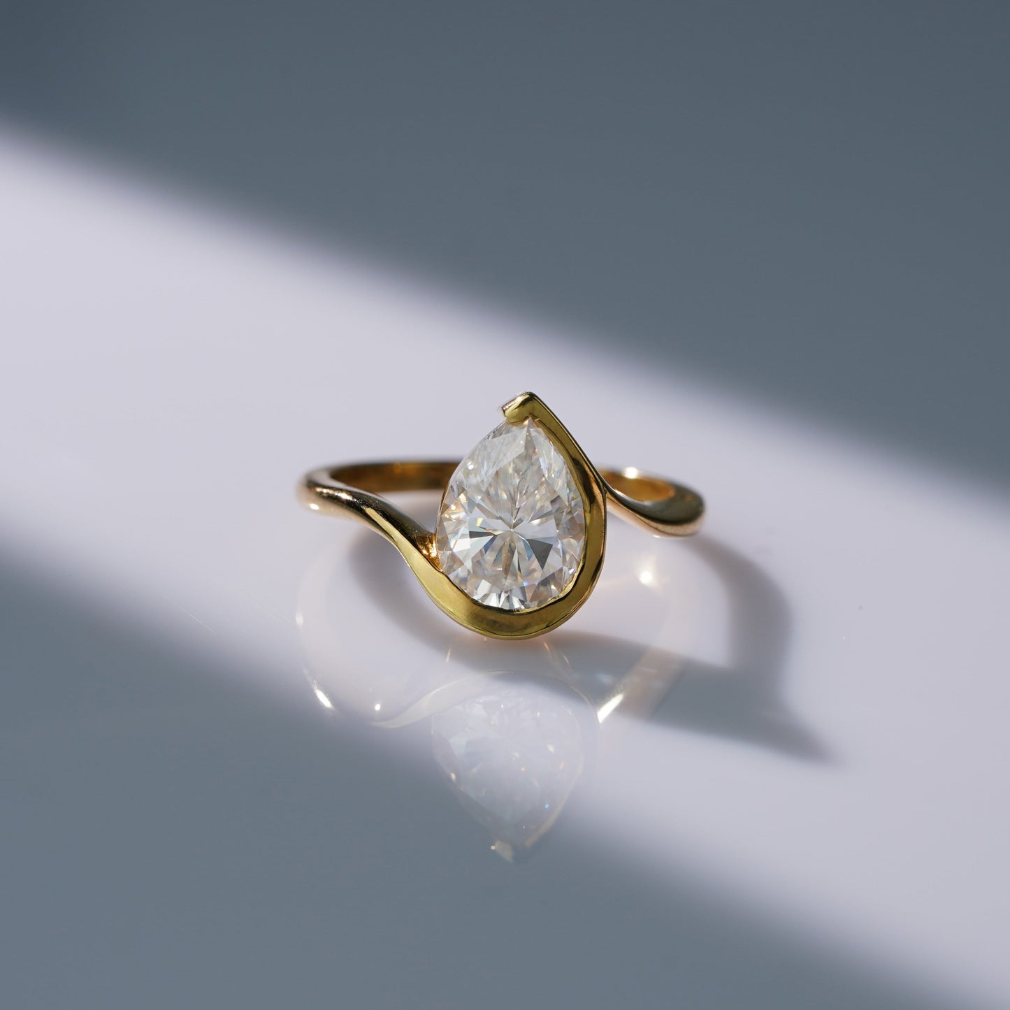 Oval Solitaire Engagement Ring – 2 CT Lab Grown Diamond