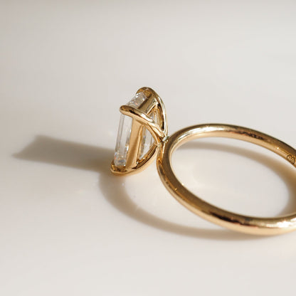 2 CT Emerald Shaped Solitaire Lab Grown Diamond Engagement Ring