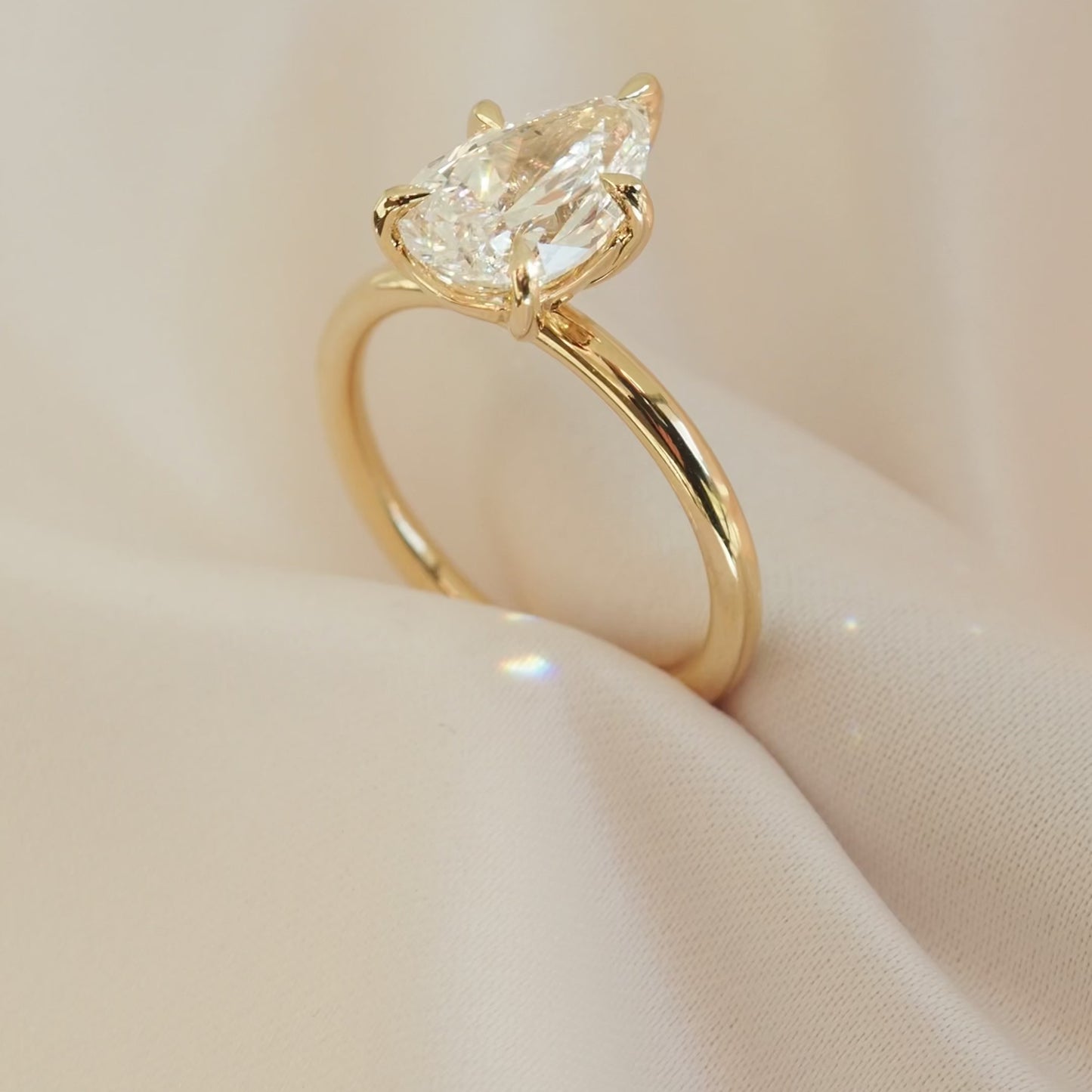 1 CT Pear Cut Solitaire Lab Grown Diamond Engagement Ring