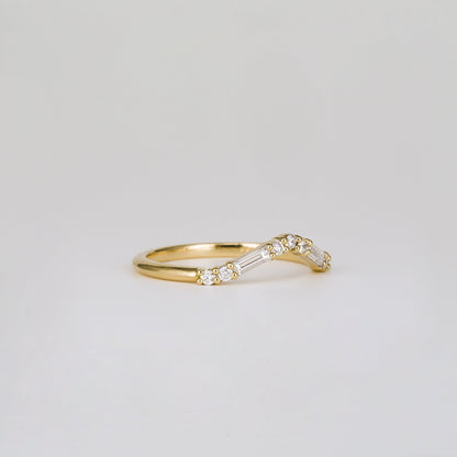 0.20 TCW Baguette & Round Stones Curved Lab Grown Diamond Wedding Band