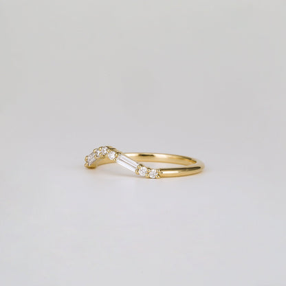 0.20 TCW Baguette & Round Stones Curved Lab Grown Diamond Wedding Band