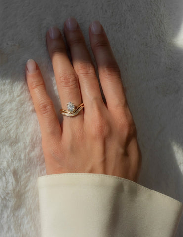 1 CT Oval Cut Solitaire Lab Grown Diamond Ring With Sunrise Styled Wedding Band