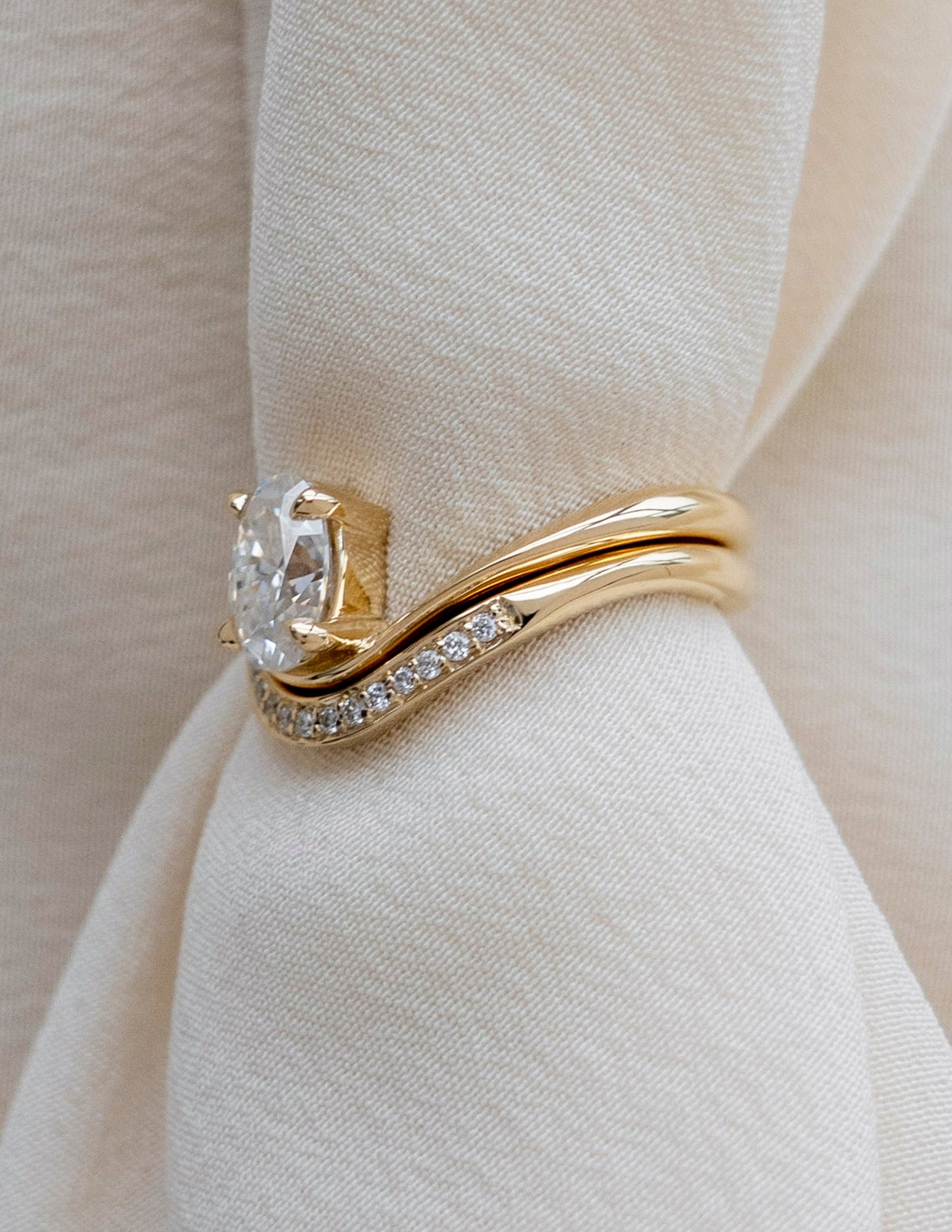 1 CT Oval Cut Solitaire Lab Grown Diamond Ring With Sunrise Styled Wedding Band