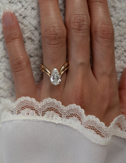 2.5 CT Pear Cut Solitaire Lab Grown Diamond Ring With Classic Eve Plain Band