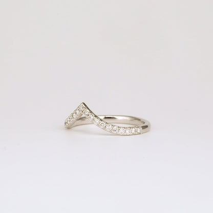 0.20 TCW Round Stones Curved Lab Grown Diamond Wedding Band