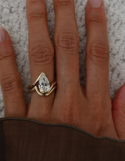 2.5 CT Pear Cut Solitaire Lab Grown Diamond Ring With Classic Plain Band