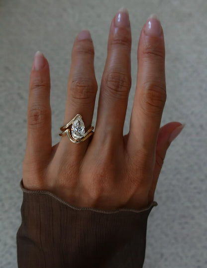 2.5 CT Pear Cut Solitaire Lab Grown Diamond Ring With Classic Plain Band