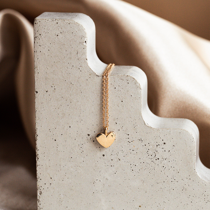 Heart Pendant Necklace in Solid Gold 1