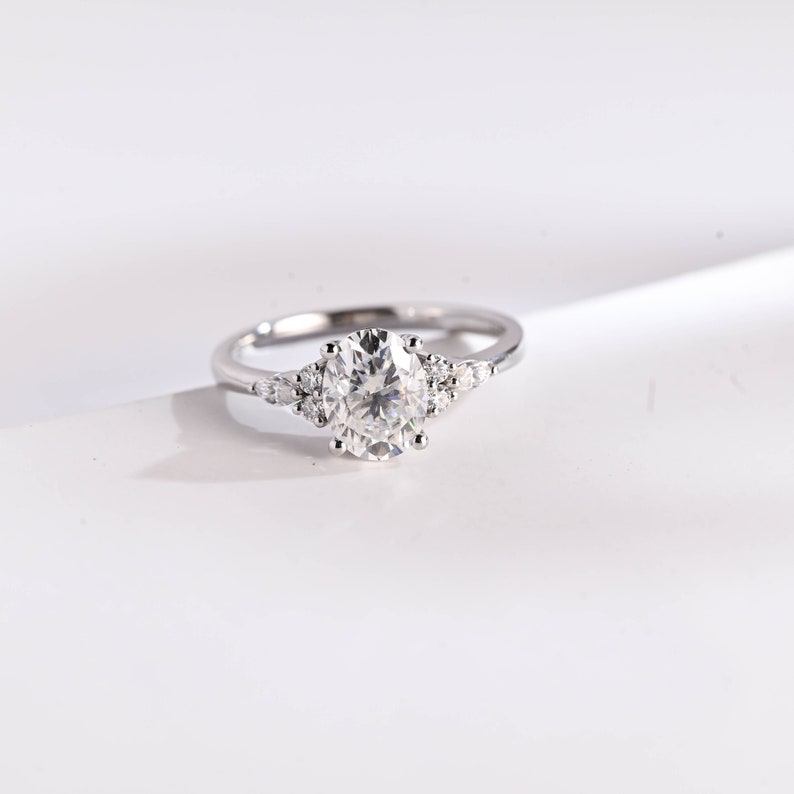 Stunning 1.0 - 2.0 CT Oval Moissanite Engagement Ring with Cluster Design 5