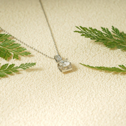 1.0 CT Round Moissanite Diamond Pendant Necklace in Solid Gold 5