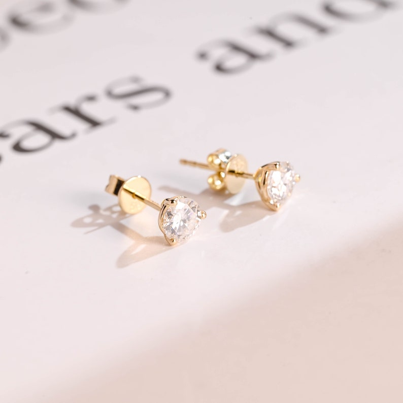 0.70 TCW Round Cut Moissanite Stud Earrings in Gold 7