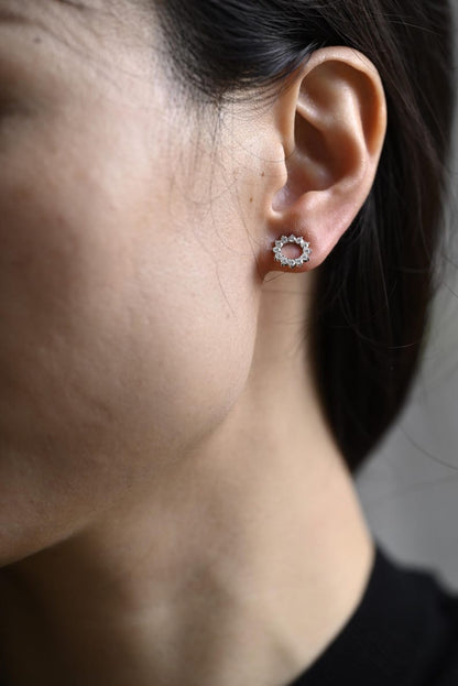 0.50 TCW Round Cut Moissanite Flower Shape Earrings in Gold 2