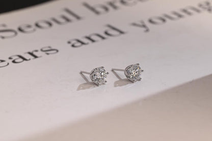 0.70 TCW Round Cut Moissanite Stud Earrings in Gold 8