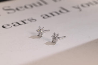 0.50 TCW Round & Pear Cut Moissanite Floral Stud Earrings in Gold 7