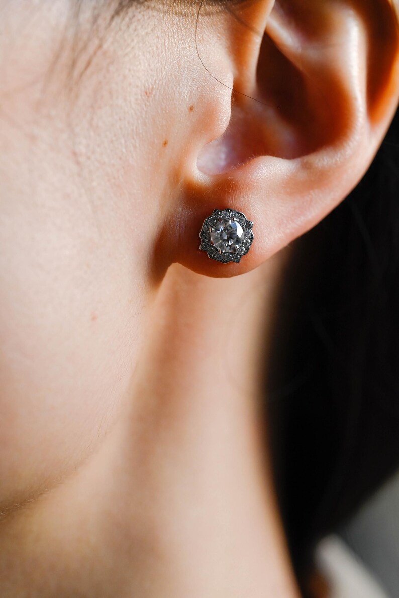 0.70 TCW Round Cut Moissanite Halo Stud Earrings in Gold 6