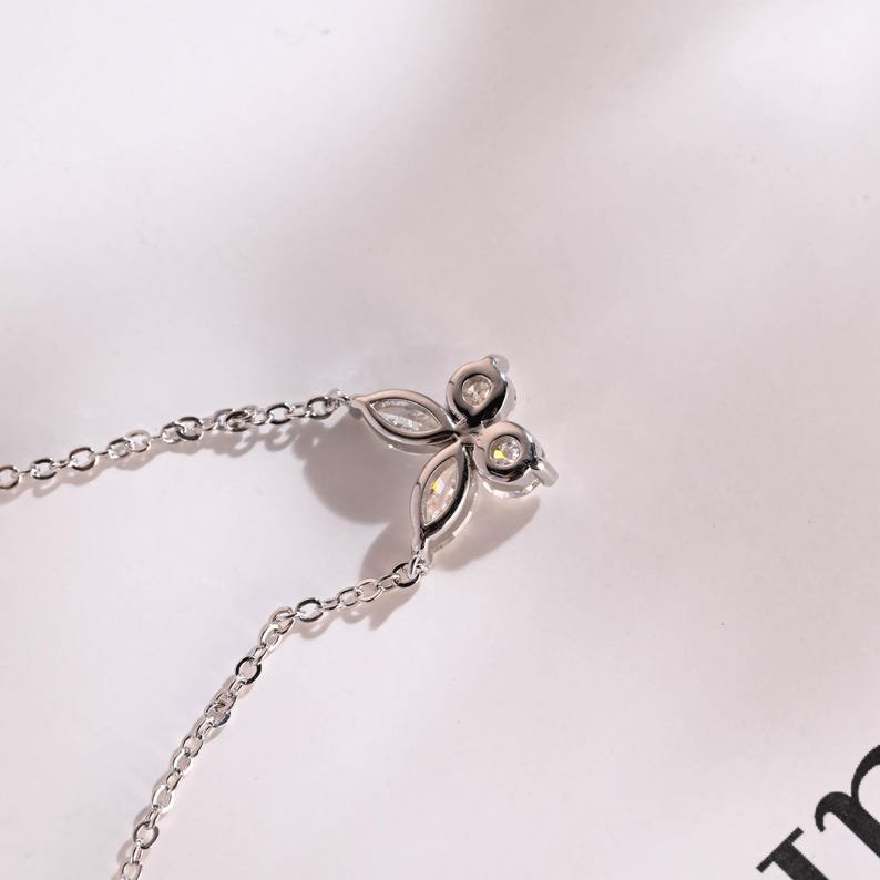 0.30 TCW Round & Marquise Moissanite Diamond Leaf Pendant Necklace in Solid Gold 4