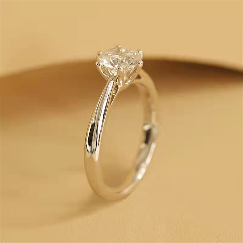 Stunning 1.0 CT Round Cut Moissanite Engagement Ring with Solitaire Design 6