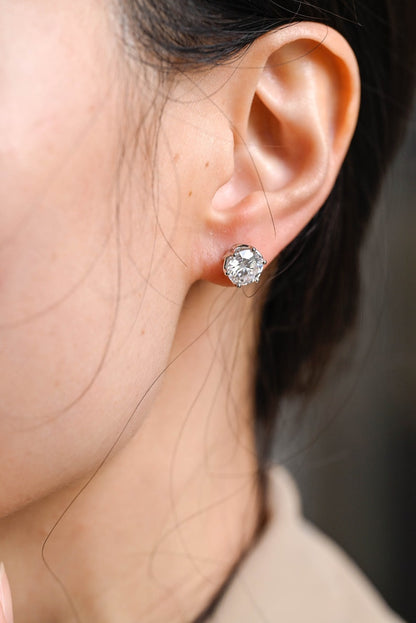 1.0 TCW Round Cut Moissanite Stud Earrings in Gold 2