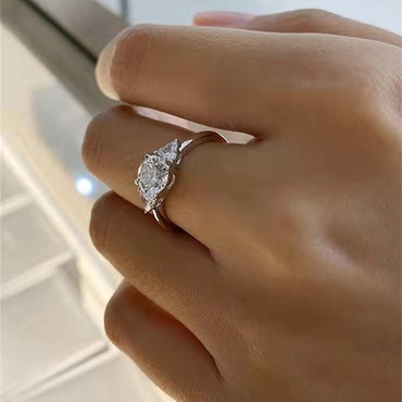 Stunning 1.0 CT Round Moissanite Engagement Ring with 3 Stones Design 2