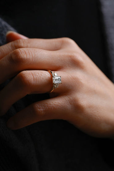Stunning 1.0 - 2.0 CT Emerald Moissanite Engagement Ring With Cluster Design 2