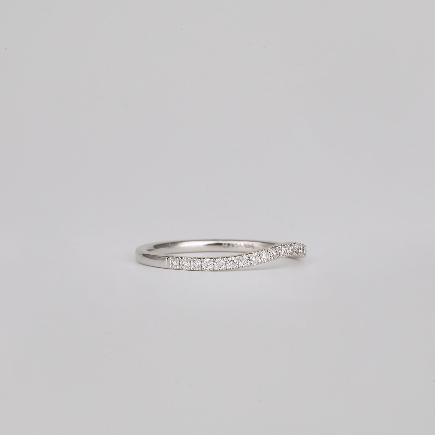 0.21 TCW Round Stones Curved Lab Grown Diamond Wedding Band