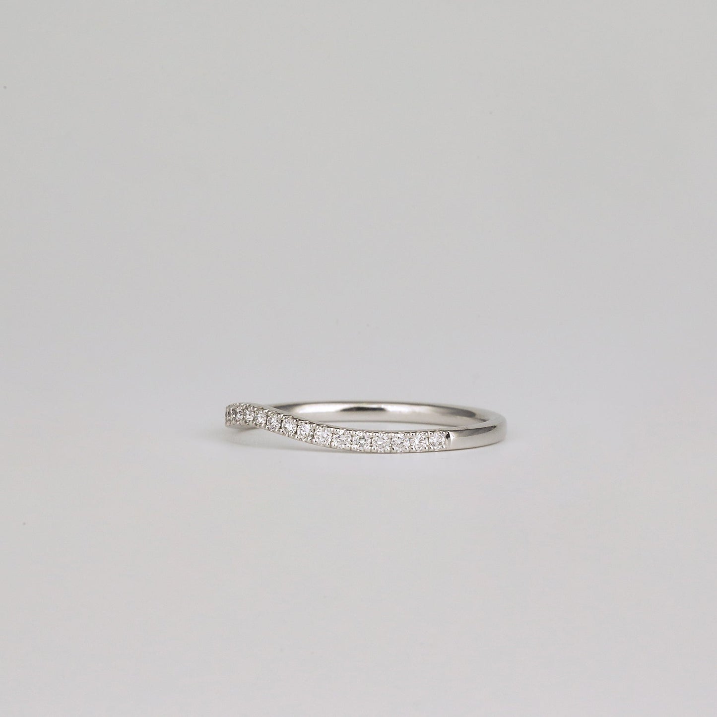 0.21 TCW Round Stones Curved Lab Grown Diamond Wedding Band