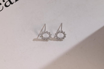 0.50 TCW Round Cut Moissanite Flower Shape Earrings in Gold 3