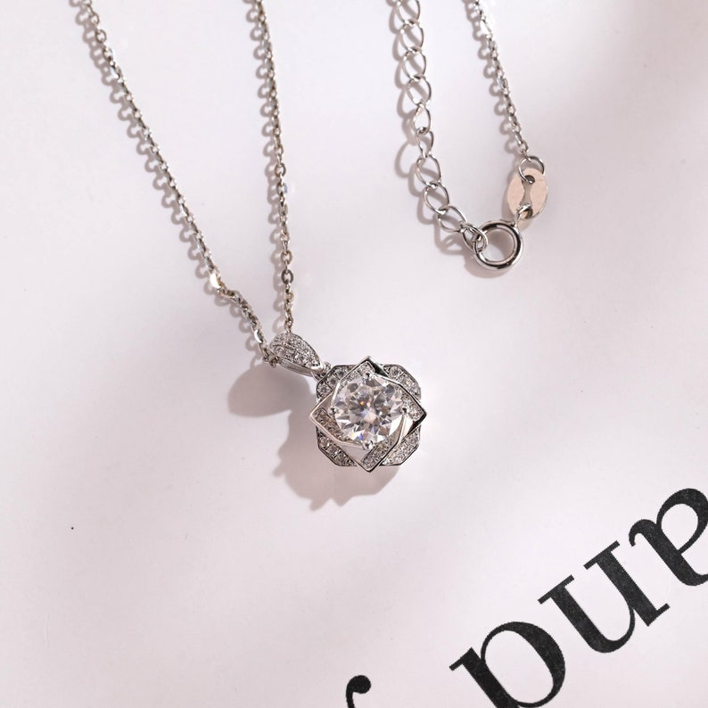 0.50 CT Round Moissanite Diamond Floral Pendant Necklace in Solid Gold 4