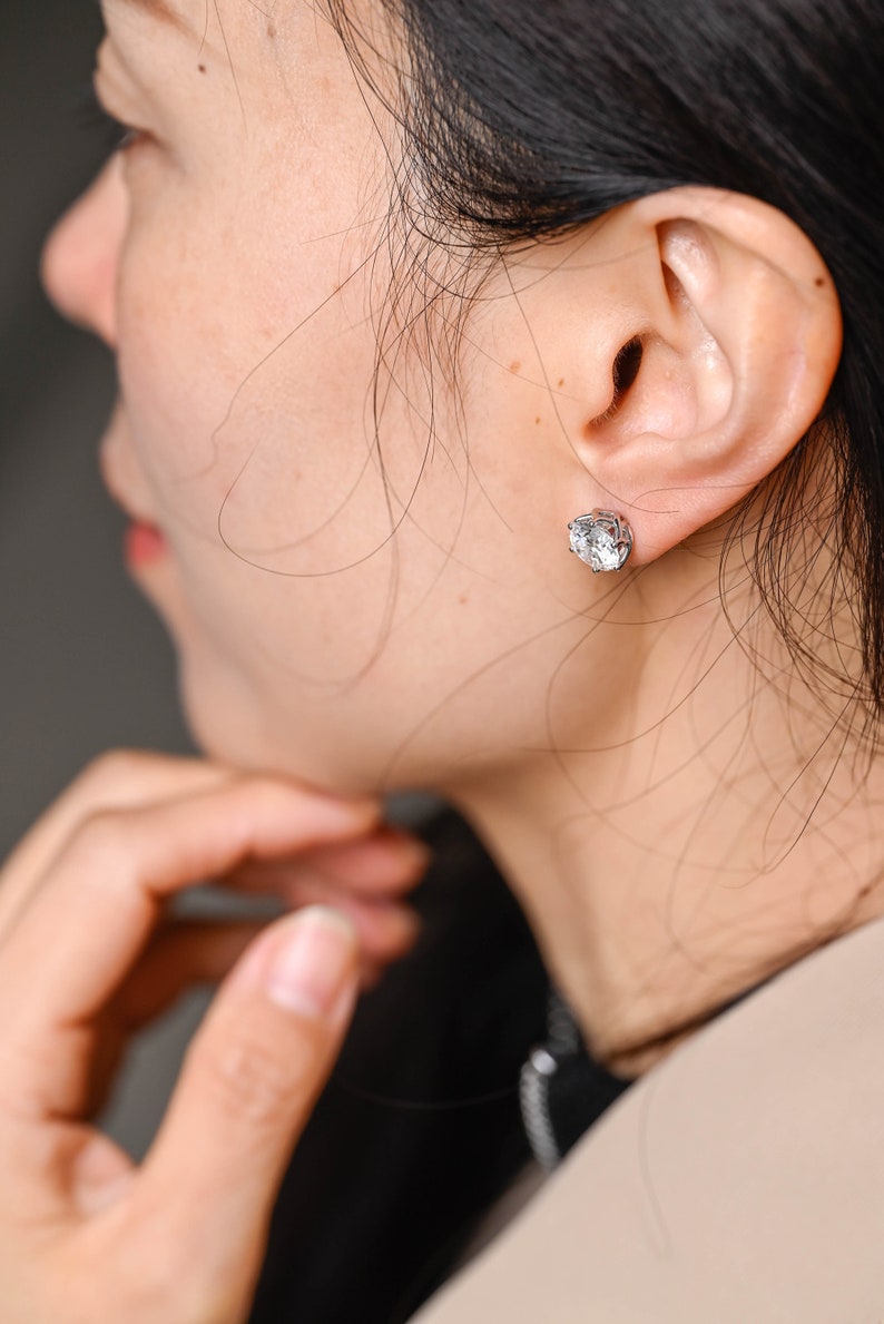 1.0 TCW Round Cut Moissanite Stud Earrings in Gold 7