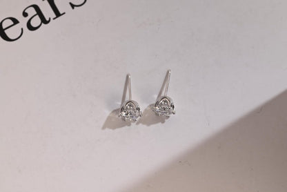 0.70 TCW Round Cut Moissanite Stud Earrings in Gold 9
