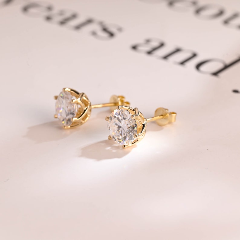 1.0 TCW Round Cut Moissanite Stud Earrings in Gold 5